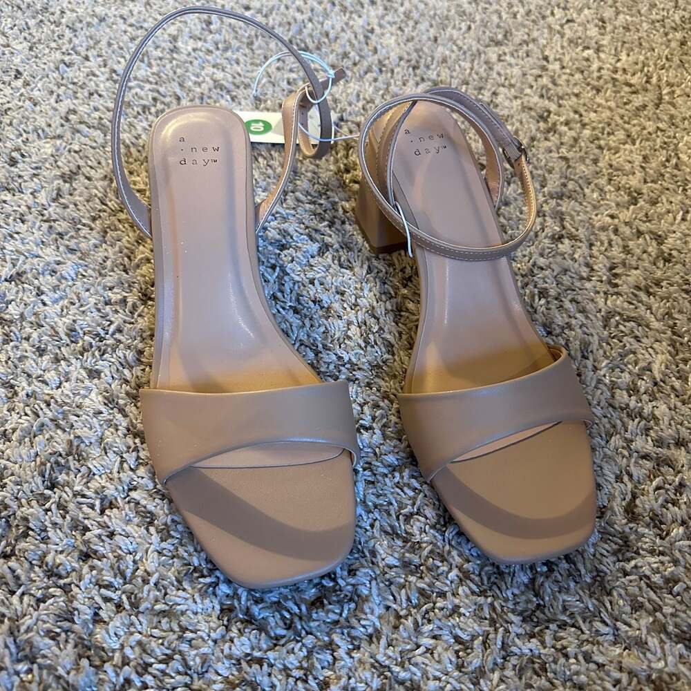 A New Day Shannon Tan Ankle Strap Block Heel Sandals Size 10